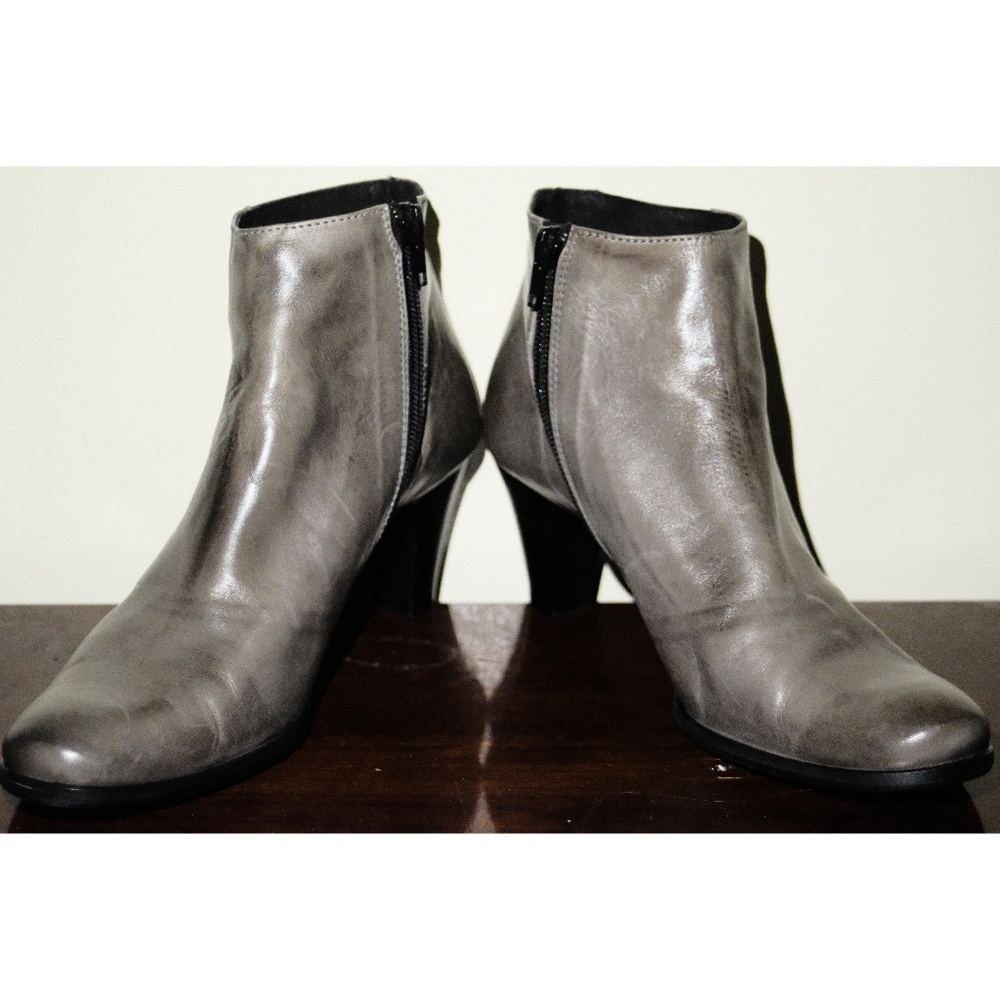 Kampgen Handmade Pointed Toe Ankle Boot